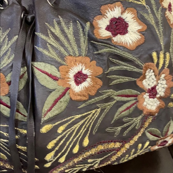 Beautiful embroidered hobo bag - Picture 4 of 10